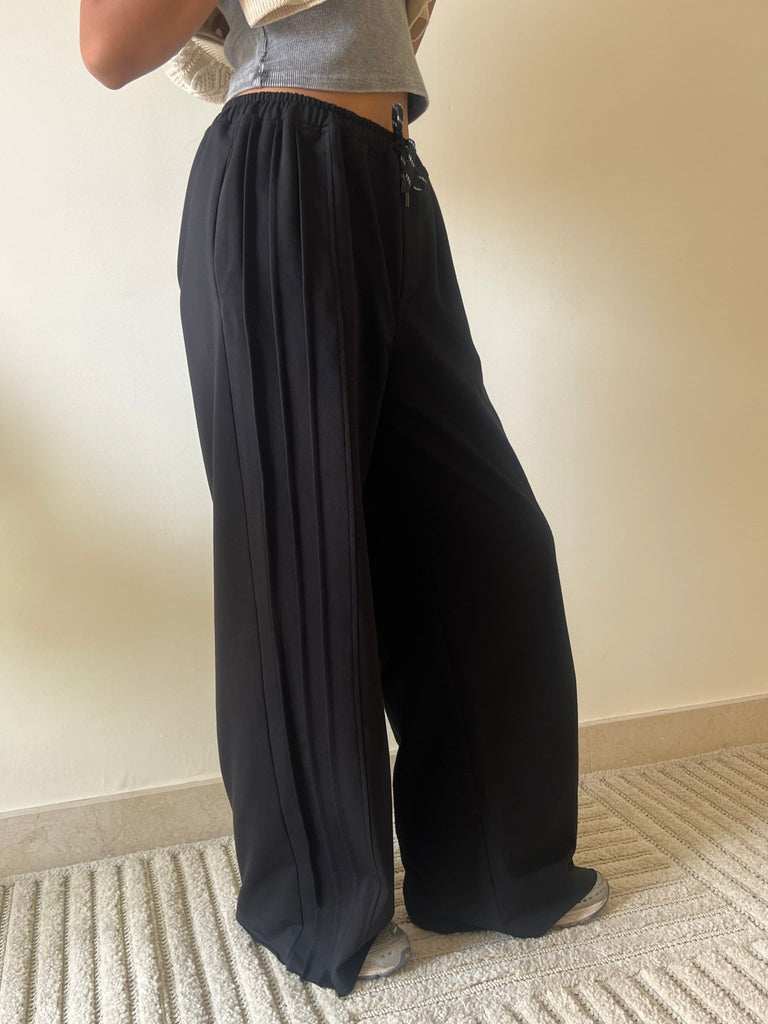 Black Pleated Sweatpants - Mii