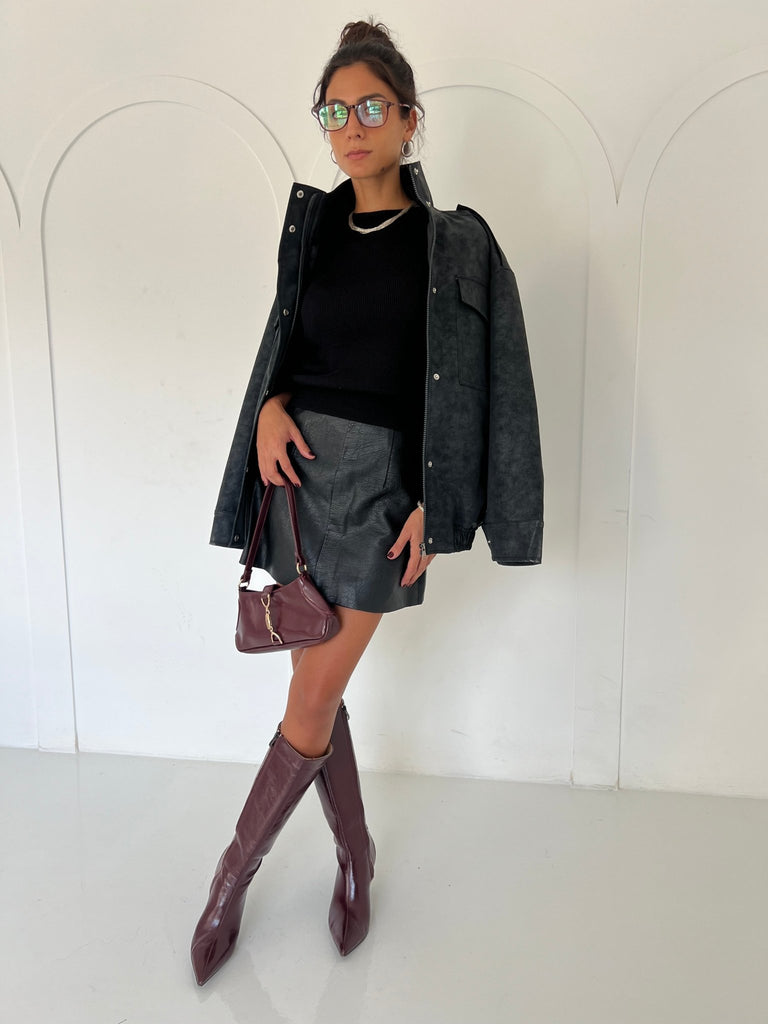 Black Round Basic Top - Mii