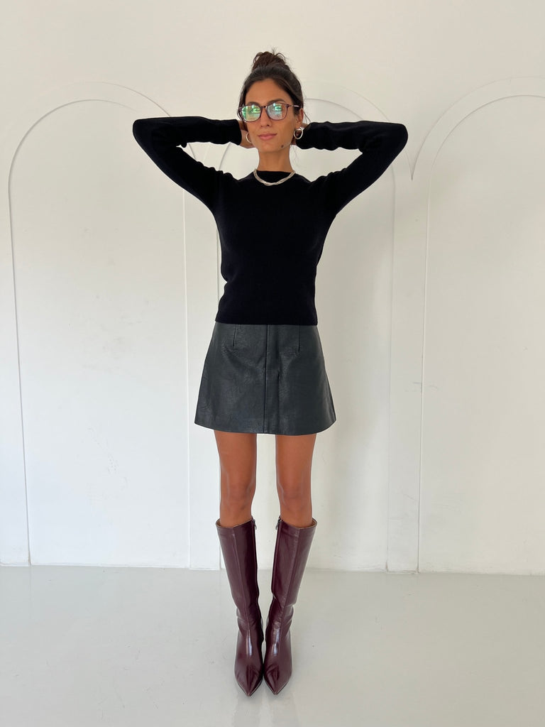 Black Round Basic Top - Mii