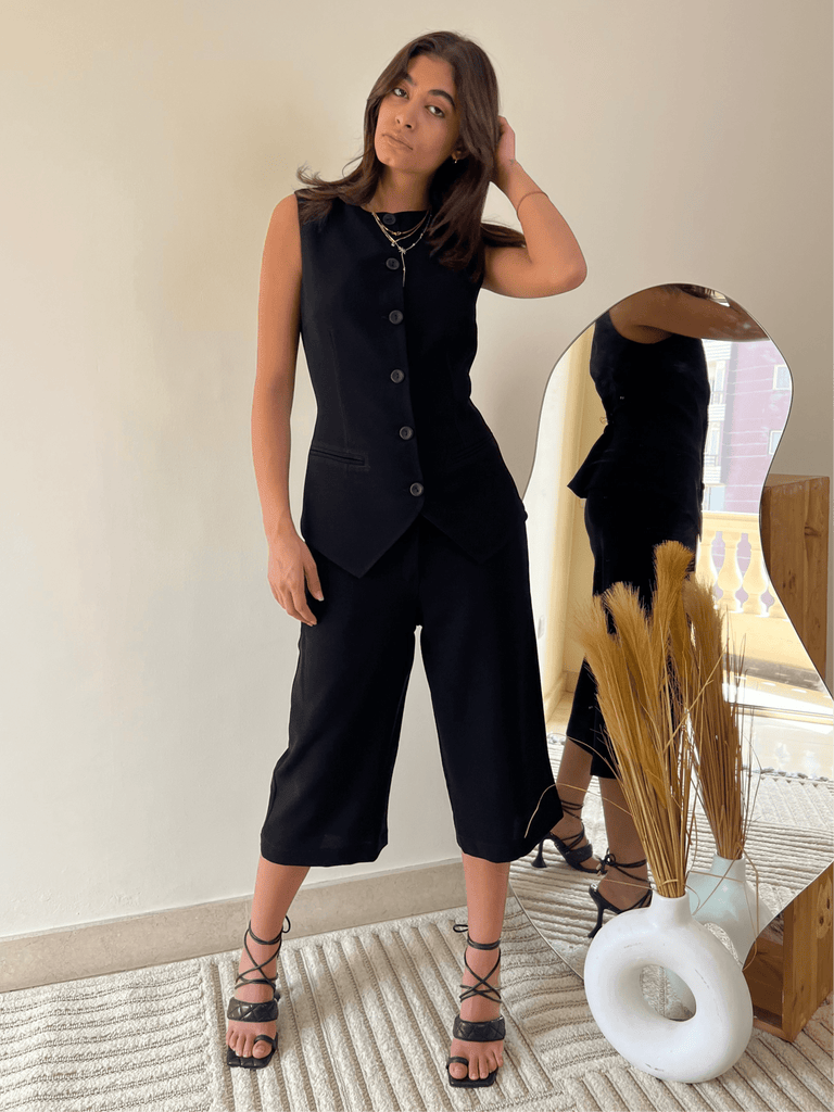 Black Round Neck Fitted Vest - Mii