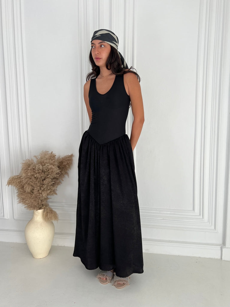 Black V Curve Dress - Mii