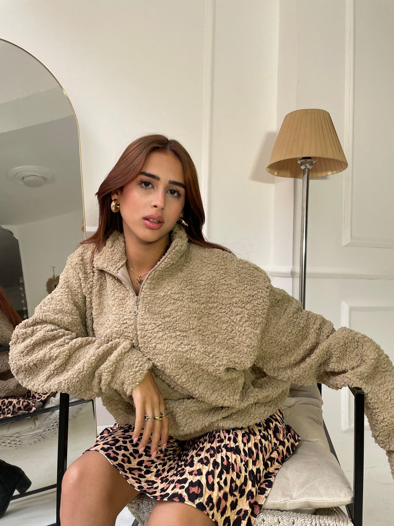 Cafe Teddy Sweatshirt - Mii