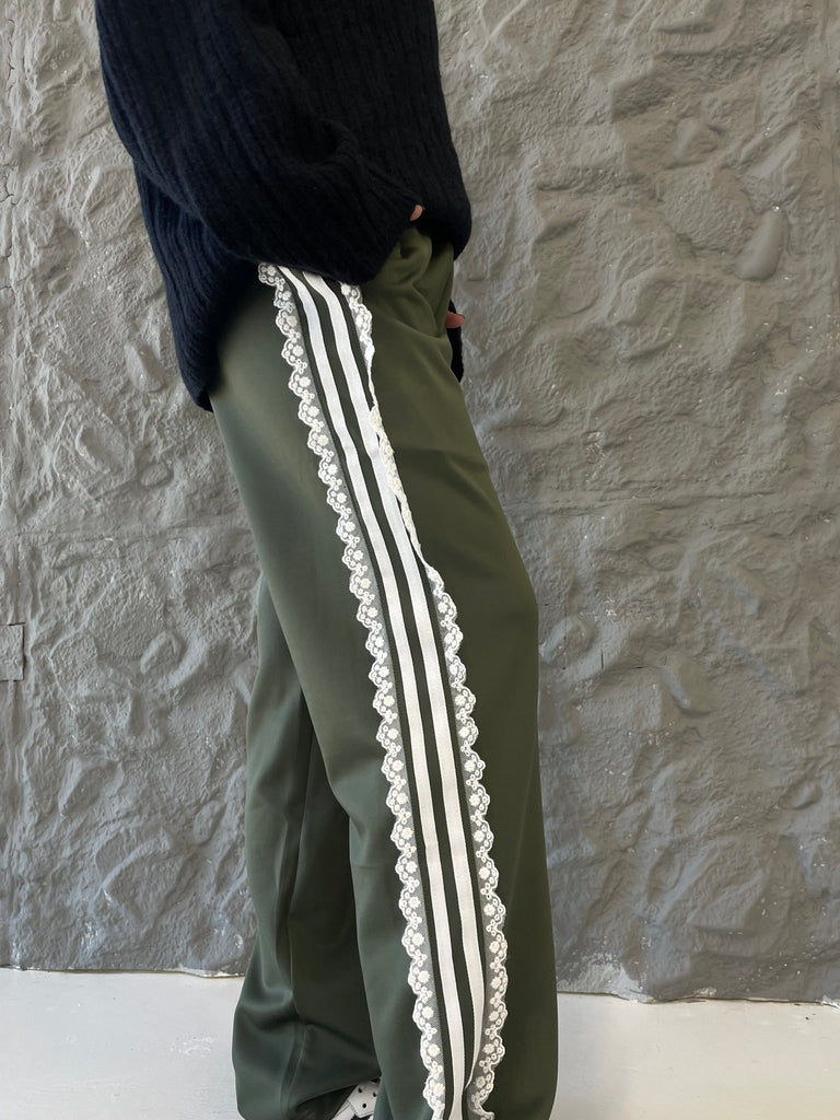 Olive Lace Stripes Sweatpants - Mii