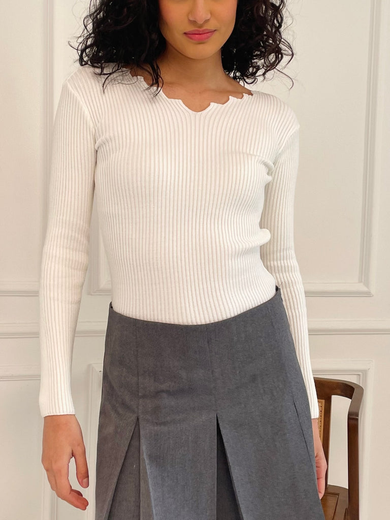 White Plummet Vee Basic Pullover - Mii